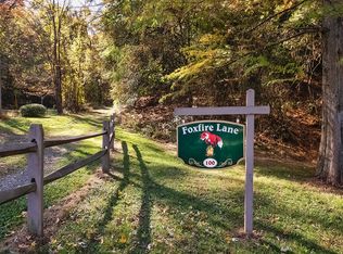 100 Foxfire Ln, Valencia, PA 16059