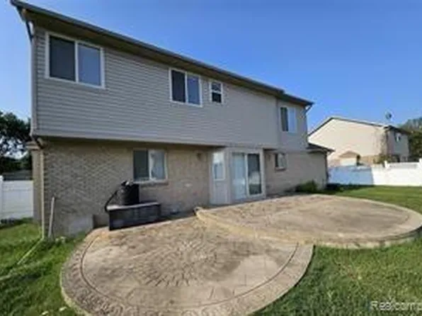 15801 Toulouse Ave, Fraser, MI 48026