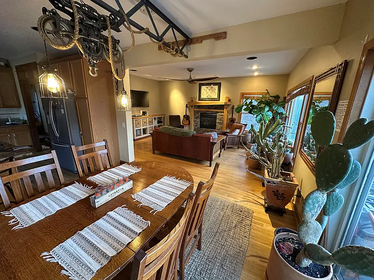 1128 Creekside Cir — Photo 17