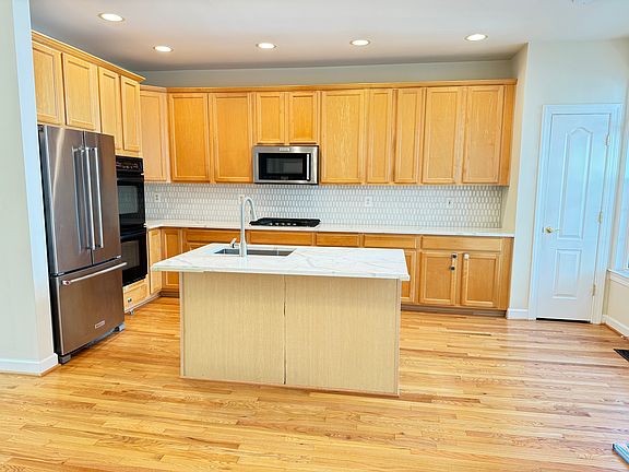 3rd image of 11547 Cavalier Landing Ct