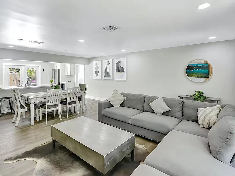 2809 NW 7th Ave — Photo 10