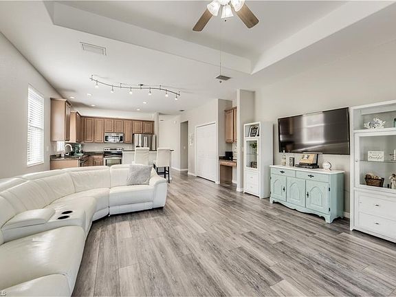 5th image of 21633 Belvedere Ln