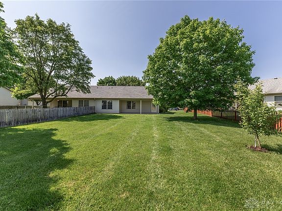 5th image of 125 Warner Dr