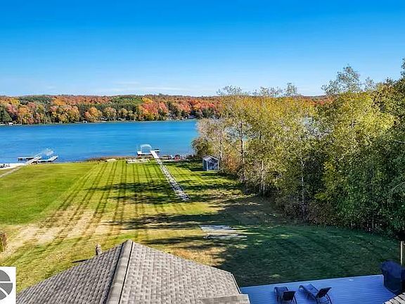 3rd image of 553 S Lake Shore Dr