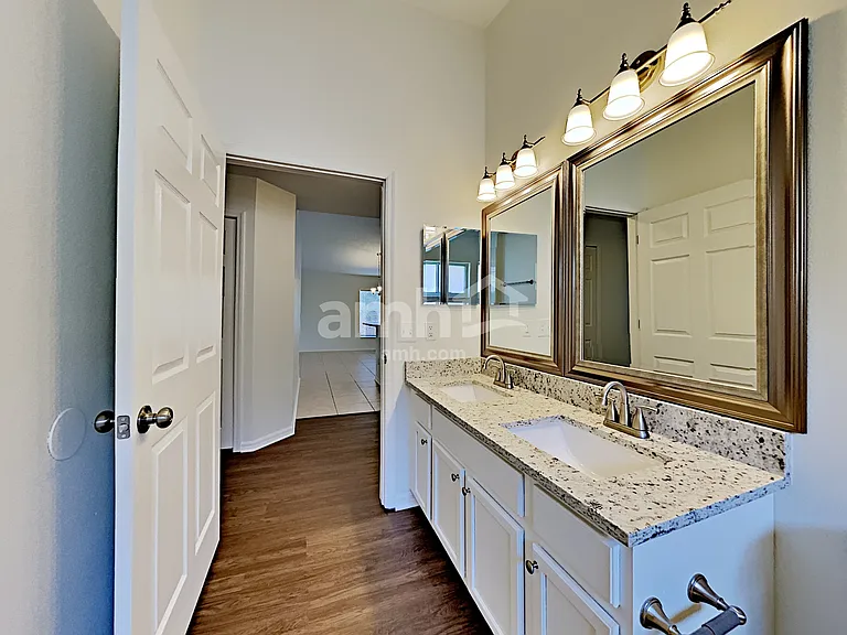 992 Stanvoy St — Photo 19