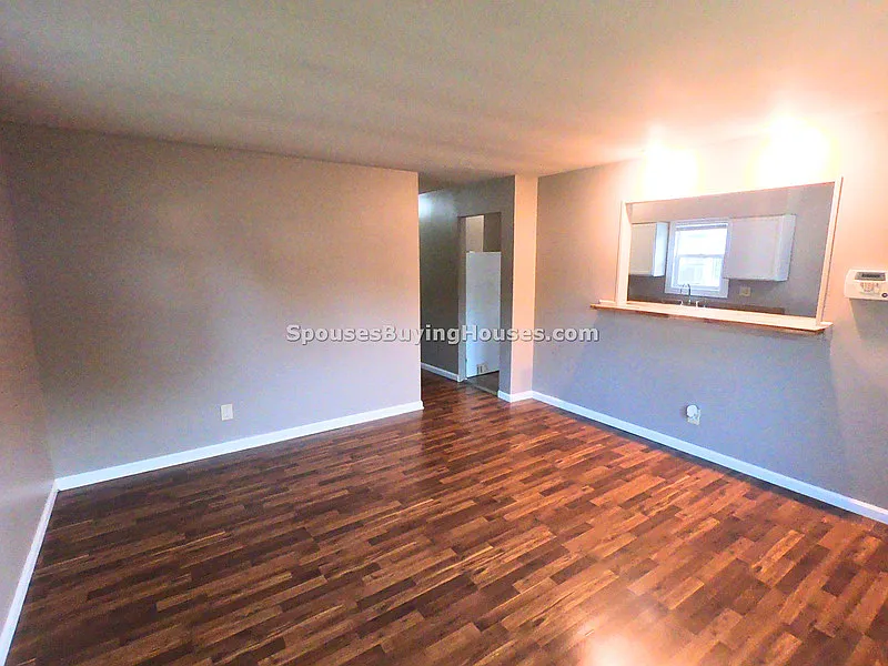 3 bed, 1.0 bath, $1,095 — Photo 2