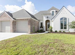 105 Edgewater Dr, Broussard, LA 70518