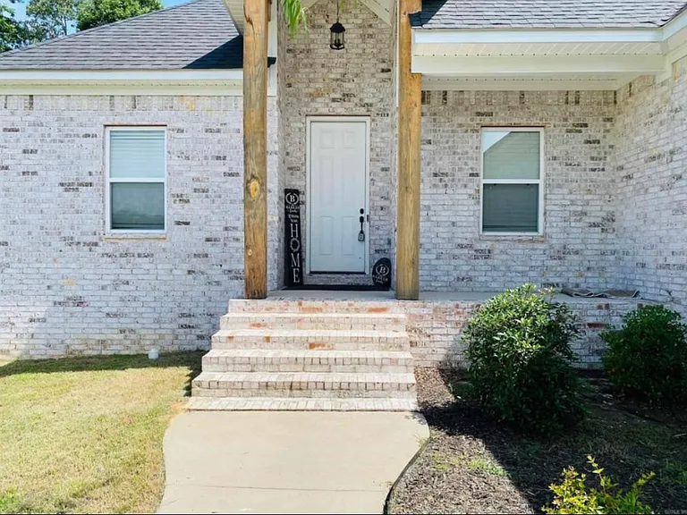 5104 Peace Ln — Photo 2