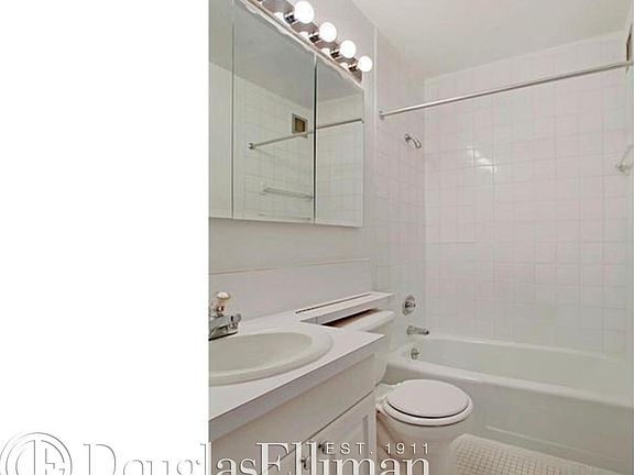 3rd image of 230 W 55th St APT 27D