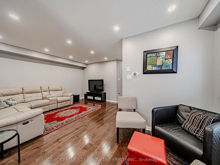 28 Samandria Ave #UPPER — Photo 6