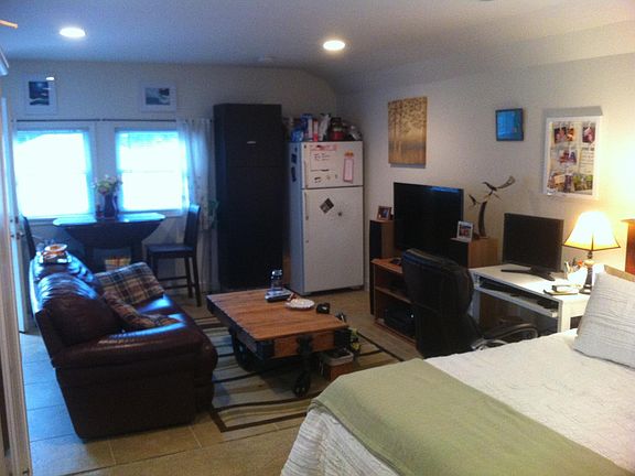 3rd image of 1920 N Dinwiddie St