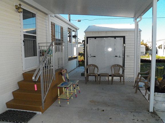 Drop down motorcyle ramp 