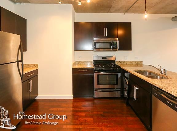 3rd image of 1610 W Fullerton Ave #408AA