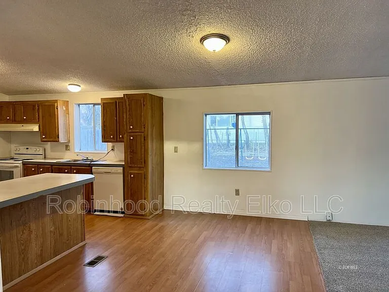 1006 Cedar St — Photo 10