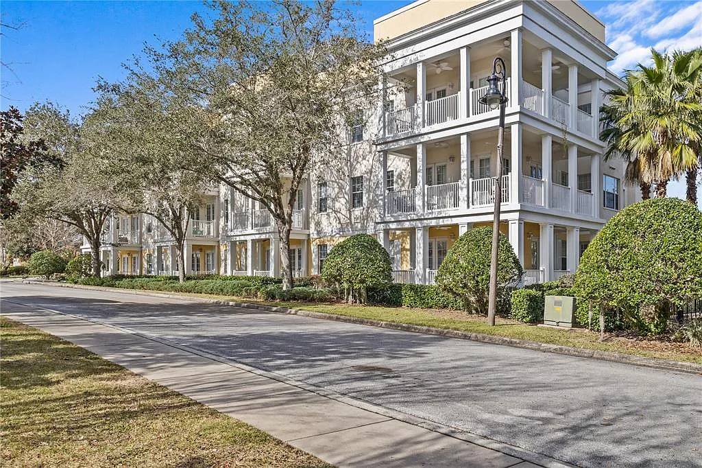 3 bed, 2.0 bath, 1419 sqft, $2,000 — Photo 1