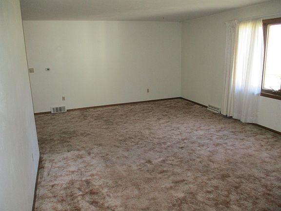 5th image of 207 N Superior St