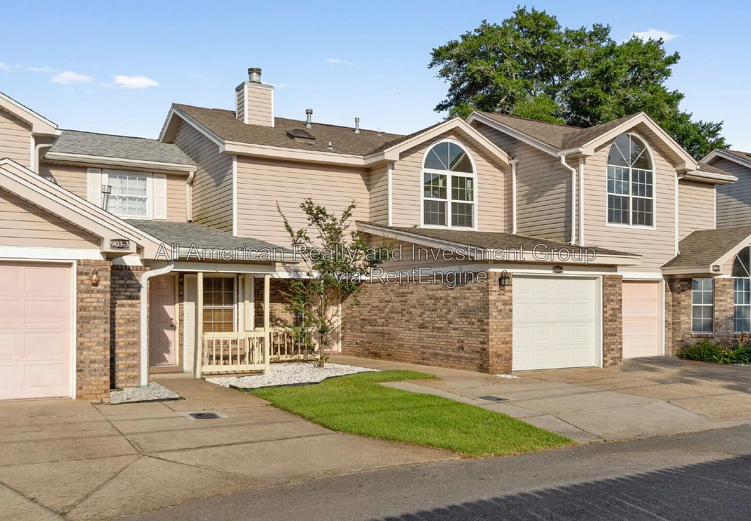 3 bed, 2.5 bath, 1289 sqft, $1,900 — Photo 2
