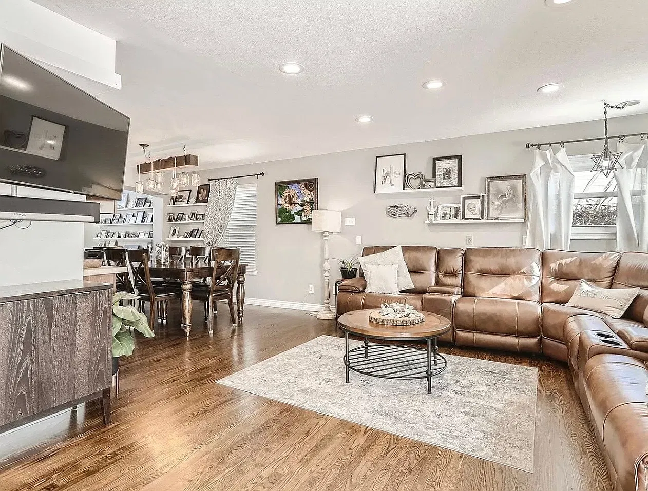 4 bed, 2.5 bath, 2299 sqft, $3,700 — Photo 4