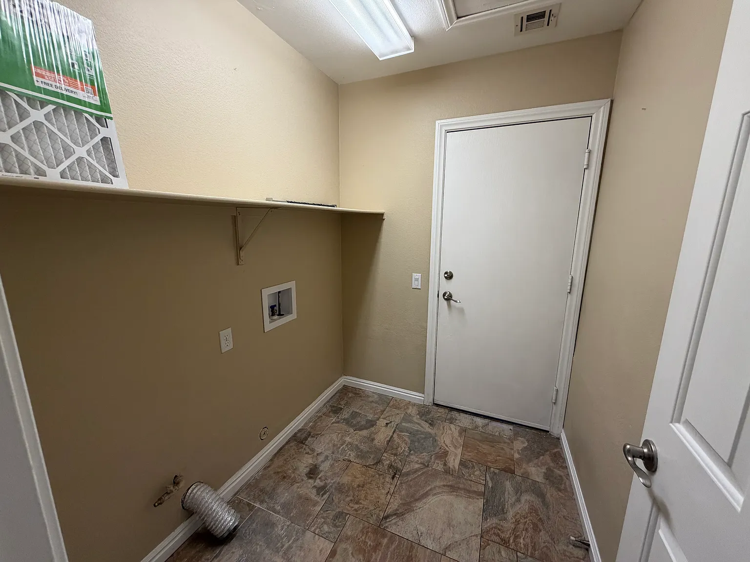 3 bed, 1382 sqft, $2,000 — Photo 4