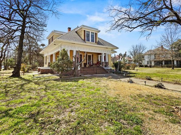 1104 W Bond St, Denison, TX 75020