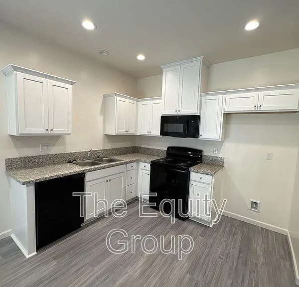 725 S Pinkham #101 — Photo 10