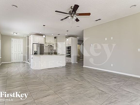 3rd image of 97320 Harbor Concourse Cir