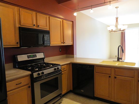5th image of 1825 Moore Ct