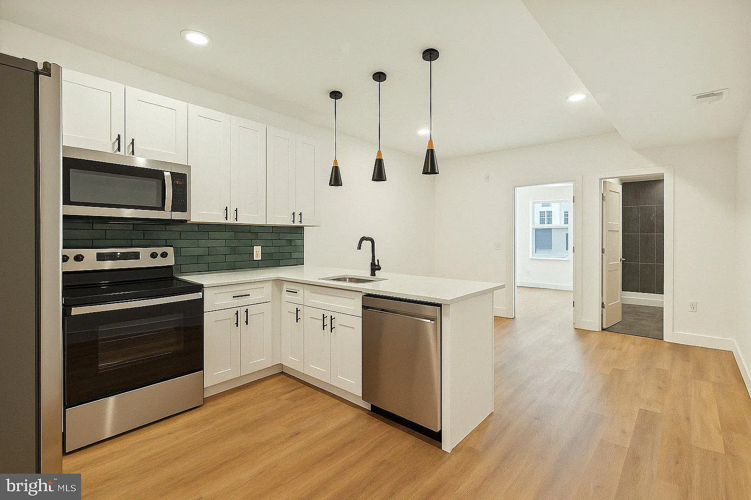 2 bed, 900 sqft, $1,550 — Photo 2