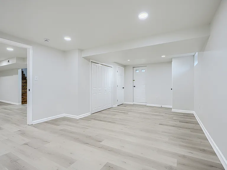 5845 Westwood Ave — Photo 22