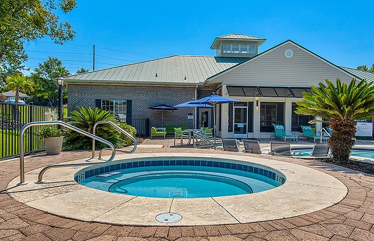 Marcus Pointe Grande Apartment Homes — Photo 41