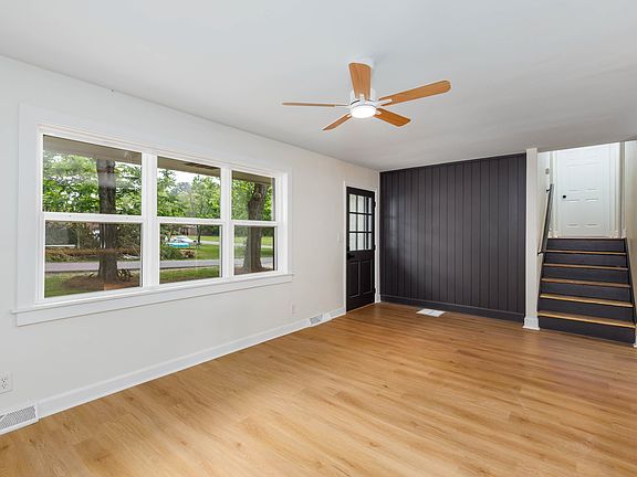 4th image of 524 Lynn Cir