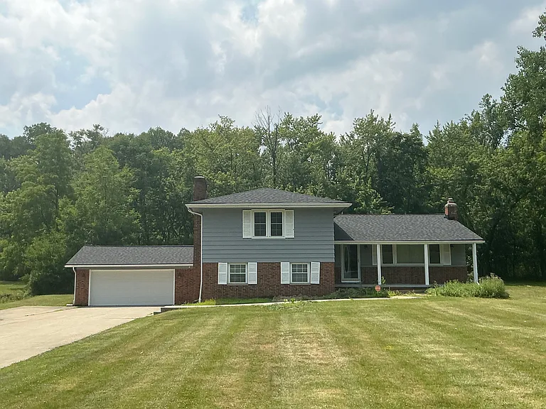 3732 Maplecrest Ave — Photo 2