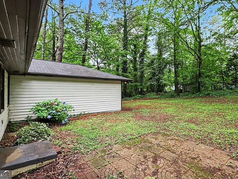 3743 Poplar Dr — Photo 19