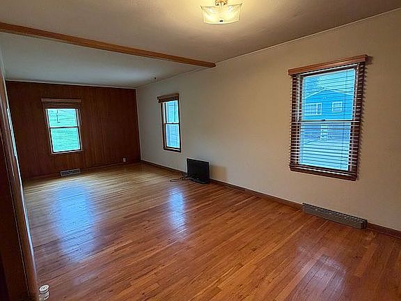 3rd image of 503 Oak St