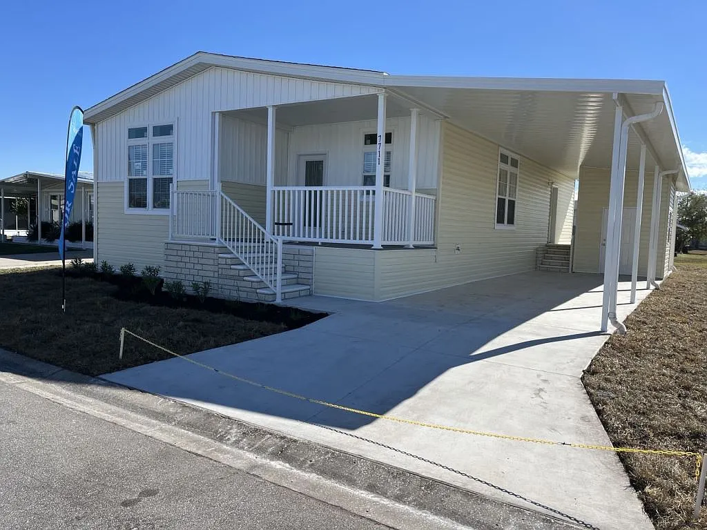 2 bed, 2.5 bath, 1356 sqft, $1,599 — Photo 4