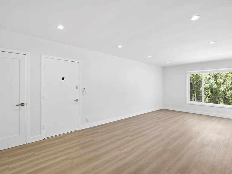 4321 Saugus Ave — Photo 20