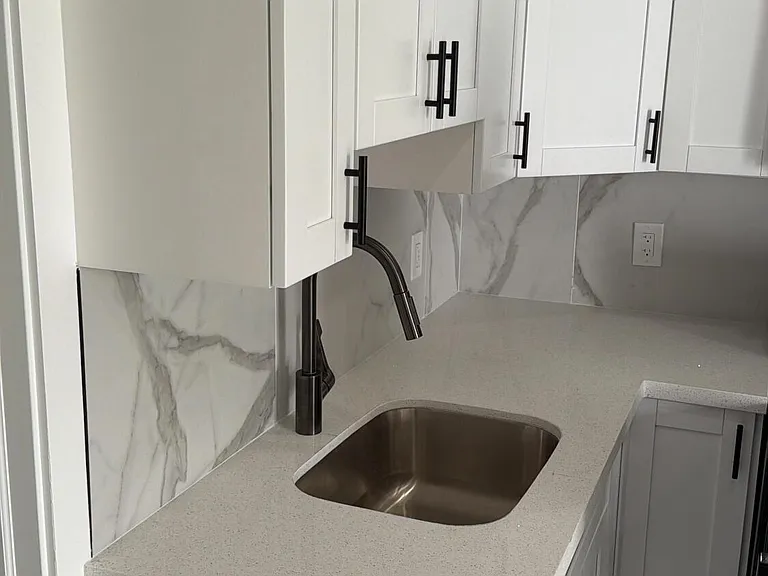 935 Jefferson Ave #10 — Photo 5