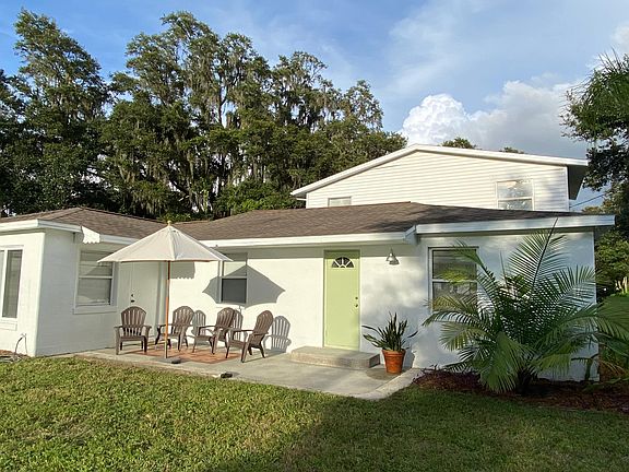Patio on Lakeside (West)