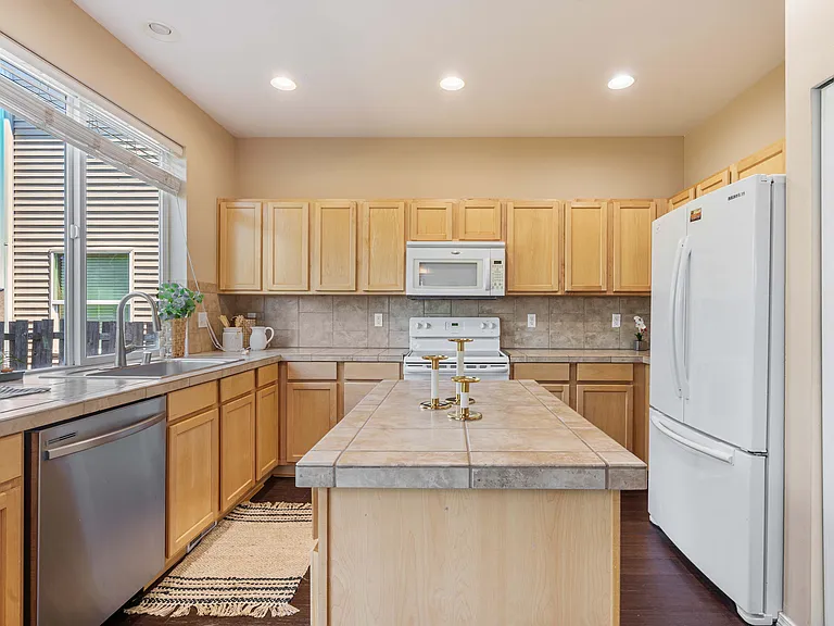 6221 Elizabeth Ave SE — Photo 3