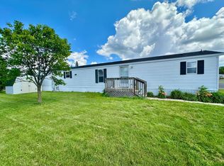 2006 Round Table Rd, North Mankato, MN 56003