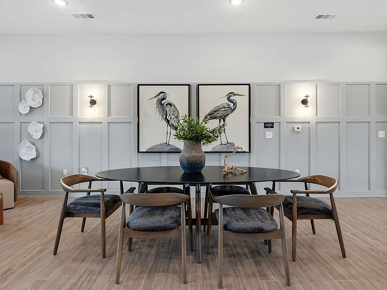 Zephyr Apartments — Photo 38