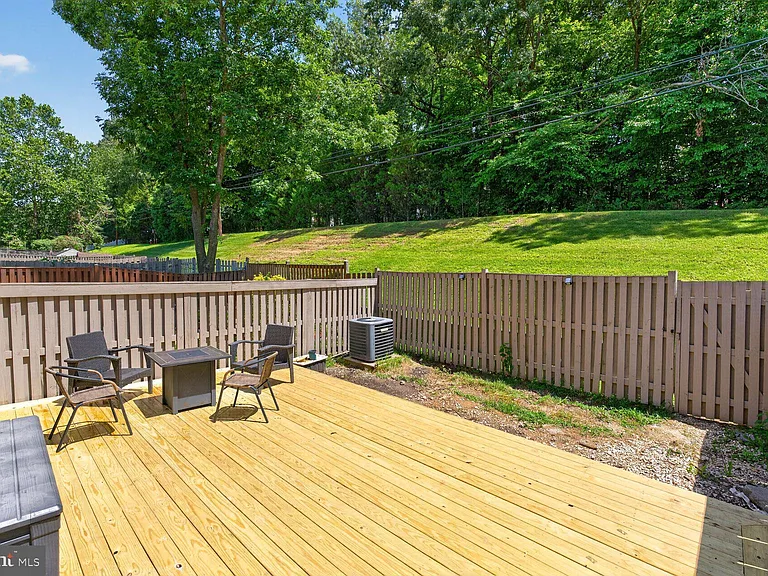 7331 Rolling Oak Ln — Photo 22