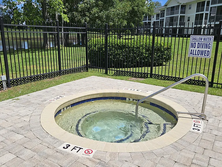 589 Blue River Ct #4C — Photo 24