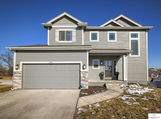 7713 N 92nd Cir, Omaha, NE 68122