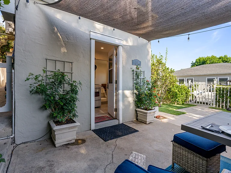 570 Park Ave — Photo 16