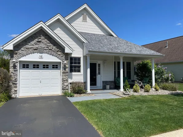 16 Bear Meade Dr, Hamilton, NJ 08691