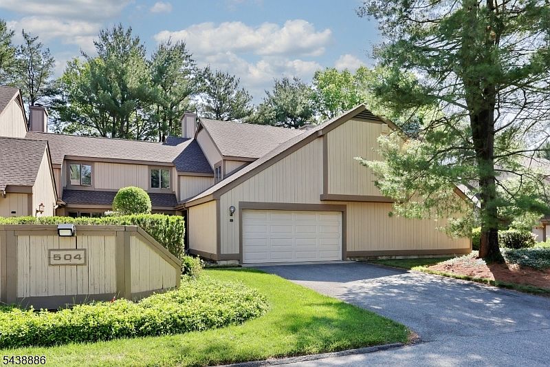1st image of 504B Aspen Ln
