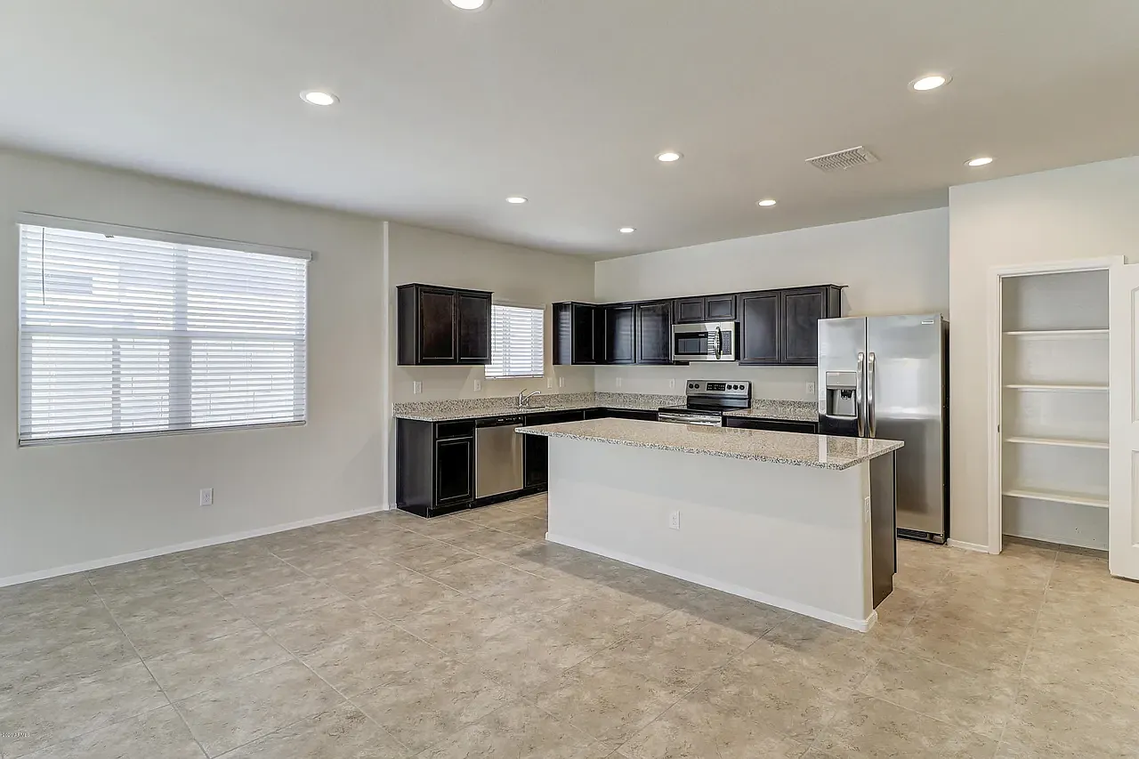 4 bed, 1795 sqft, $2,200 — Photo 2