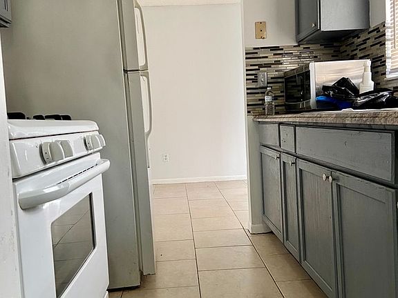 4th image of 1312 Saxon Blvd