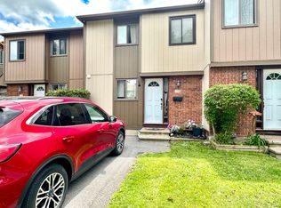 2 Larkshire Ln #C, Ottawa, ON K2J1Y6